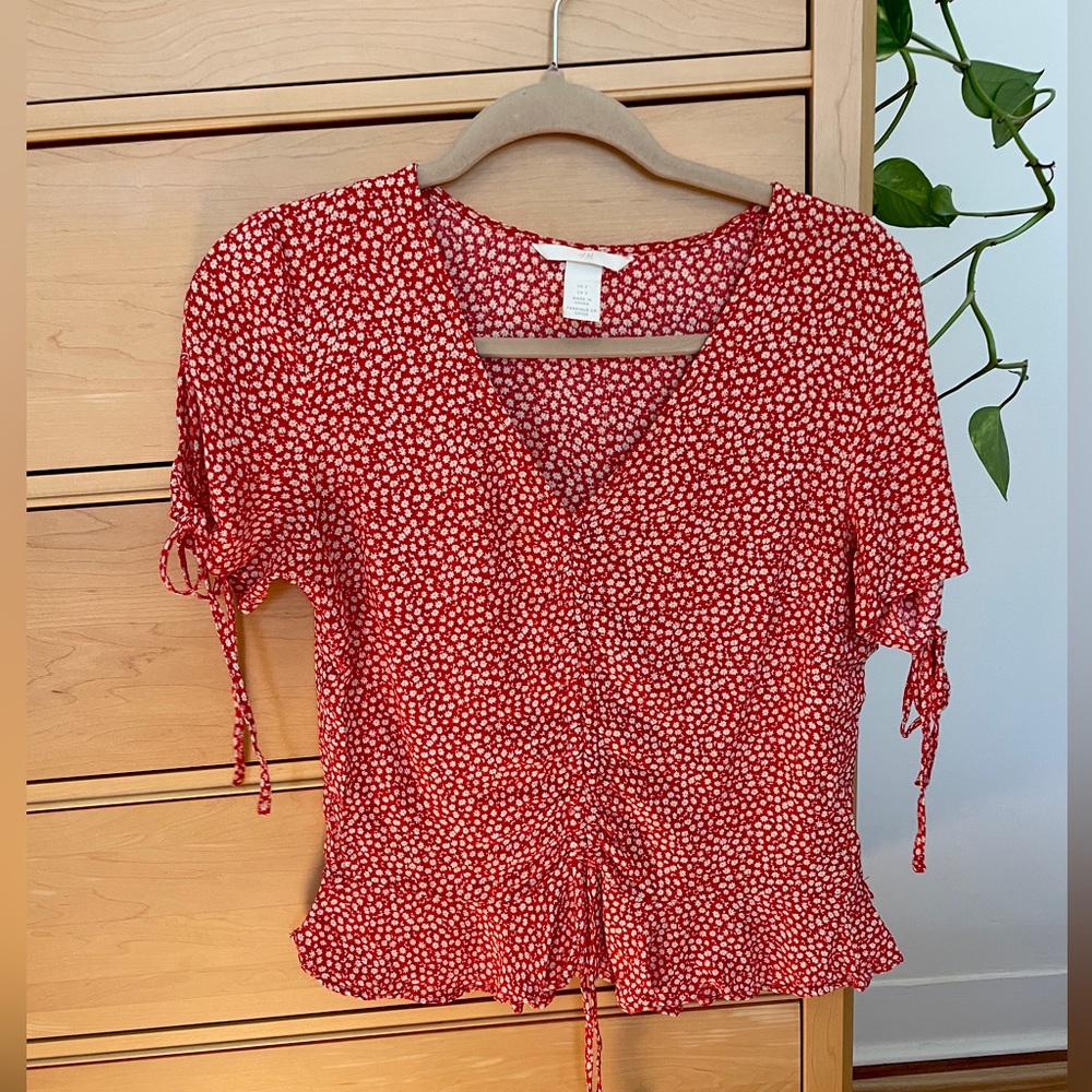 Red Floral H&M Blouse with tie details Size 2